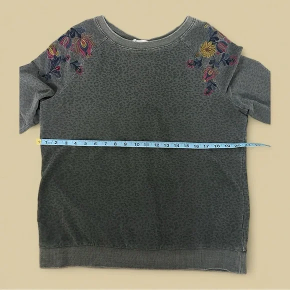 Standard Grace - Mossy Green Leopard Top M - Picture 6 of 11